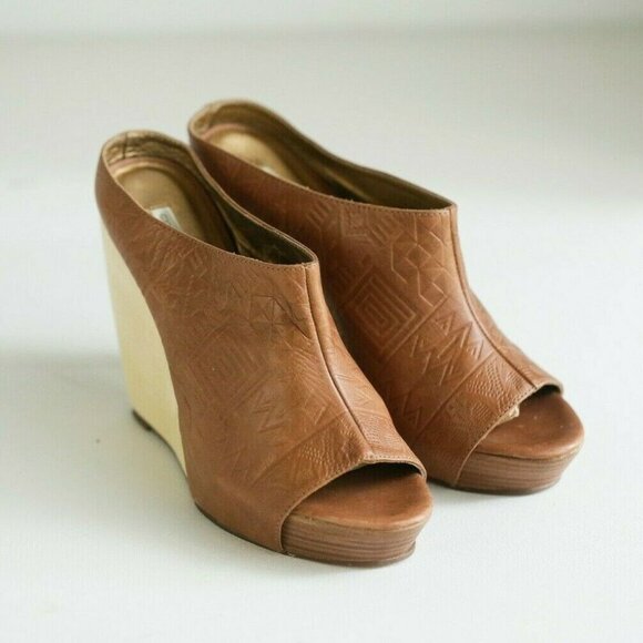 Cynthia Vincent Brown Leather Embossed Wedge slide - Picture 2 of 9